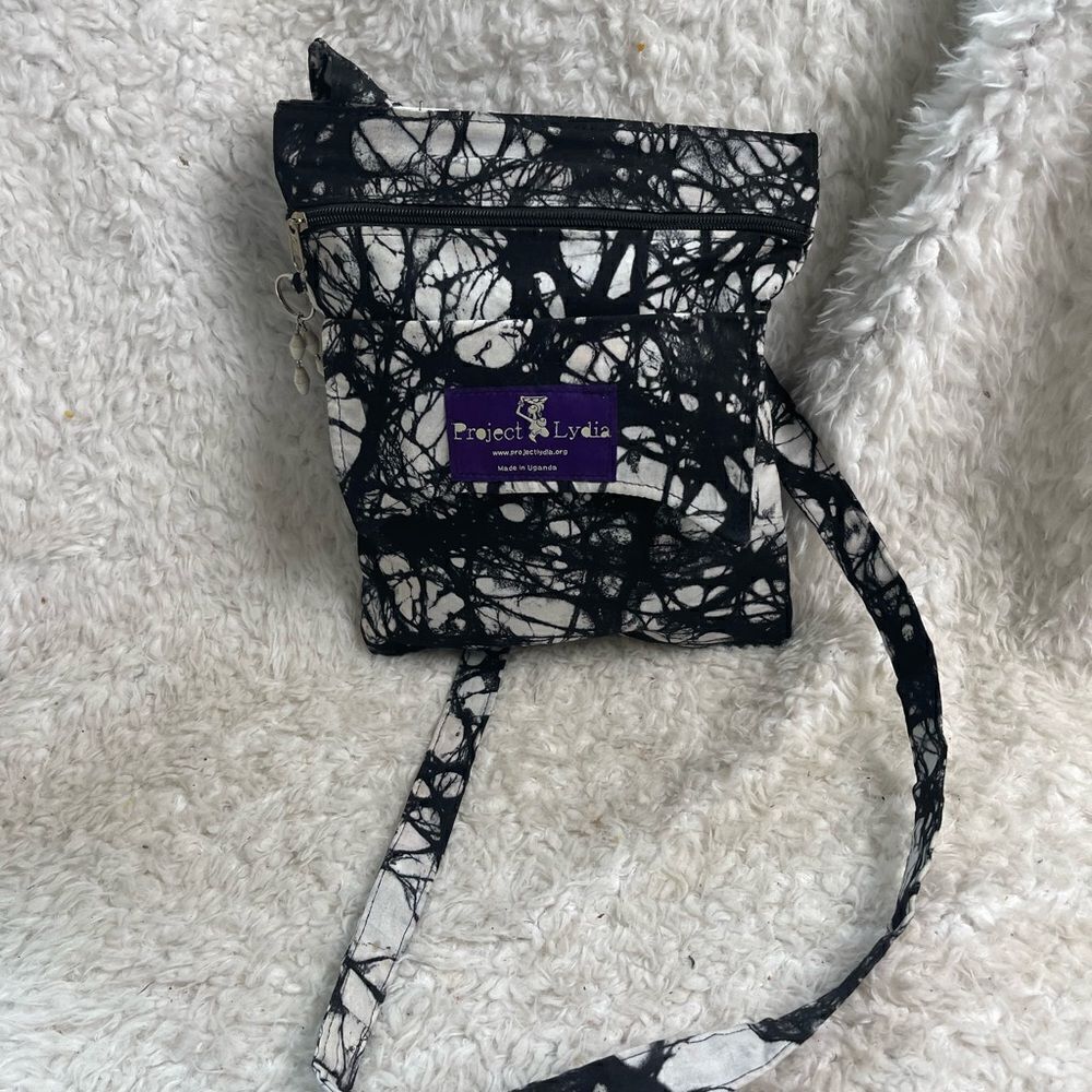 Project Lydia Giraffe Black and White Small crossbody bag .